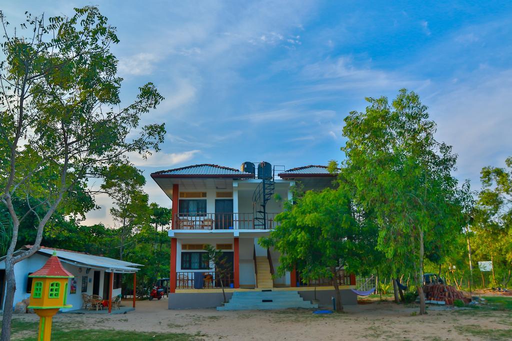 Autumn Moon Beach Cabanas Tangalle Exterior photo